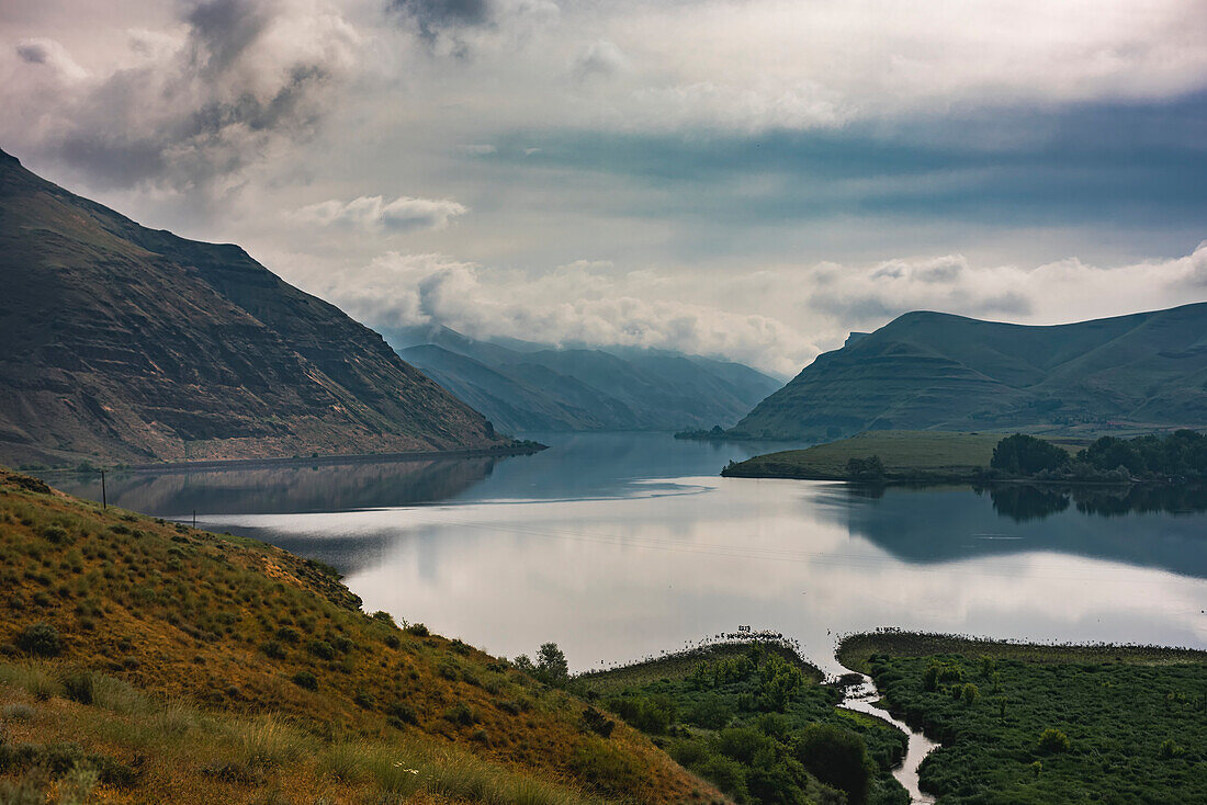 Calm portion of the Snake River near Clarkson,Washington,USA,Washington,United States of America