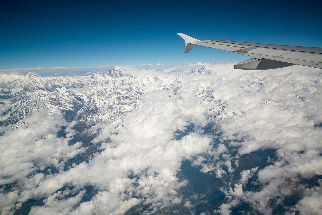 Mount Everest aus dem Fenster eines Jets im Himalaya, Nepal