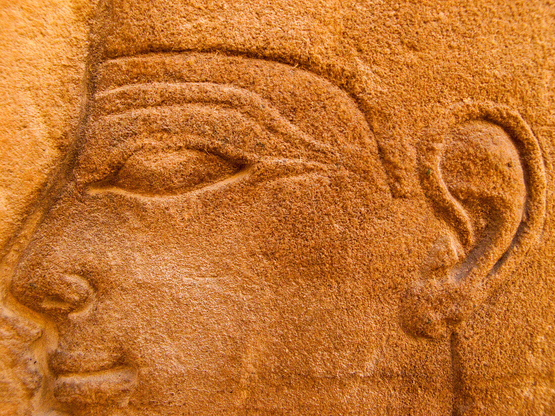 Detail eines Wandreliefs in Medinet Habu, Luxor, Ägypten