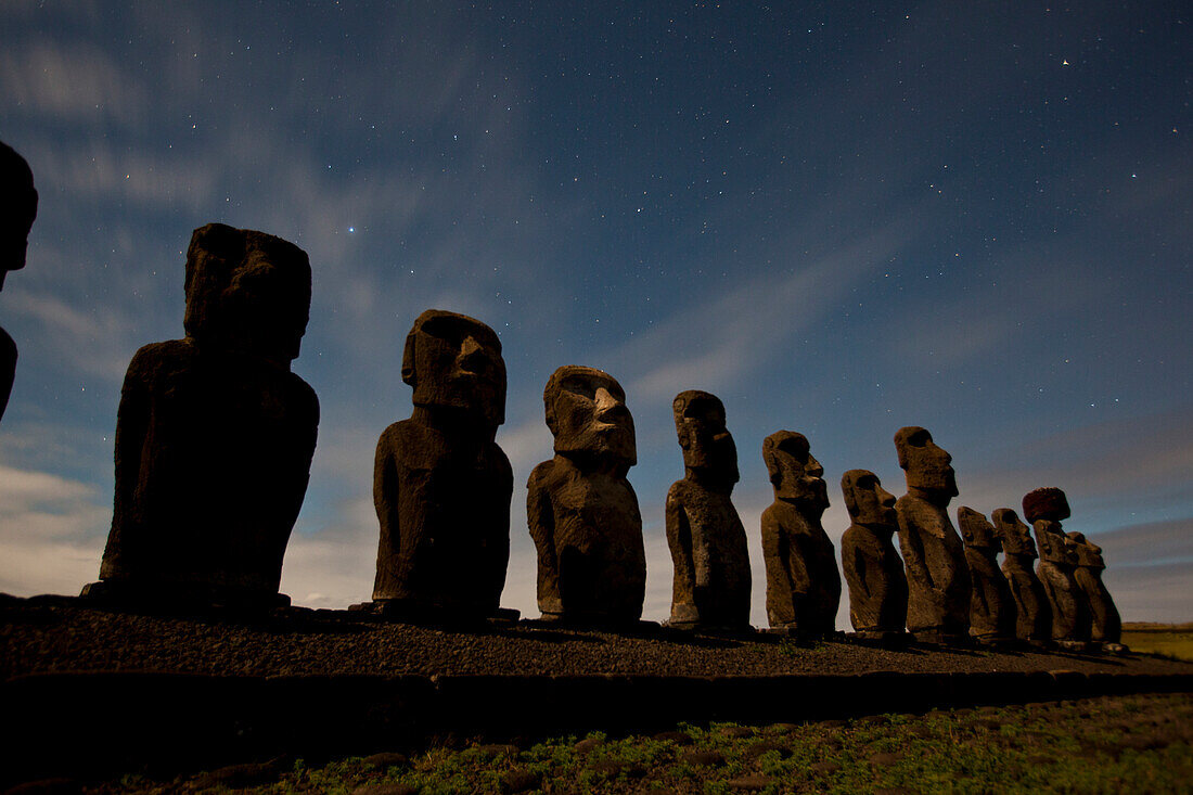 Moai auf der Osterinsel in der Tongariki-Stätte, Chile, Osterinsel, Isla de Pascua, Chile