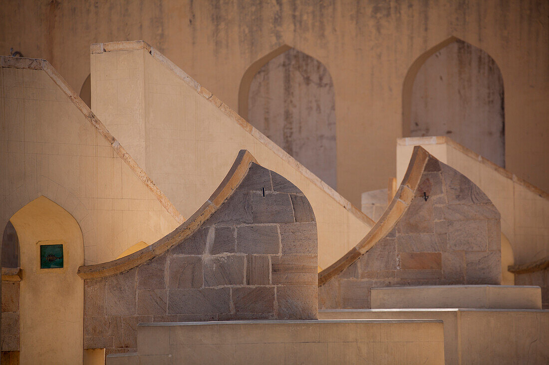 Jantar Mantar, ein Observatorium mit astronomischen Instrumenten, in Jaipur, Indien, Jaipur, Rajasthan, Indien