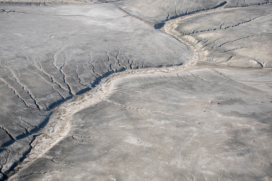 Luftaufnahme des Gletscherabflusses von Grundgestein, Kangerlussuaq, Qeqqata, Grönland