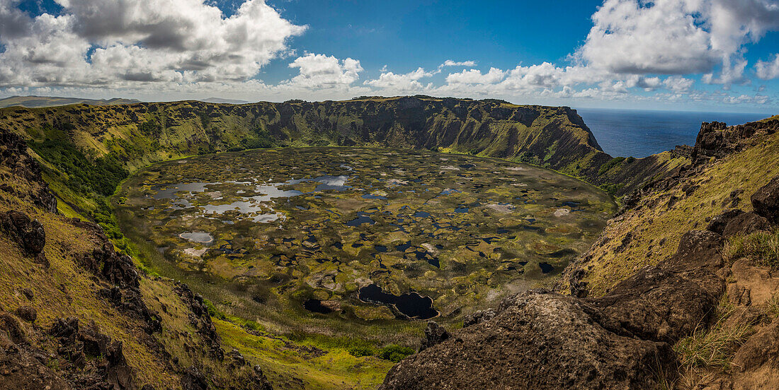 Rano Kau ist ein erloschener Vulkan, der die südwestliche Landzunge der Osterinsel bildet, Hanga Roa, Osterinsel, Rapa Nui, Chile