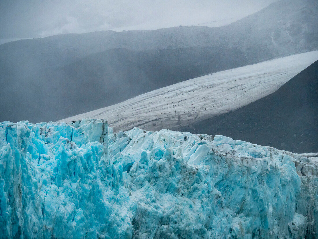 Detail des Tidewater-Gletschers vor der Westküste des Svalbard-Archipels, Spitzbergen, Svalbard, Norwegen
