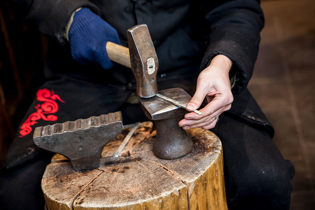 Jewellery craftsman in Nanluoguxiang Hutong,Dongcheng District,Beijing,China