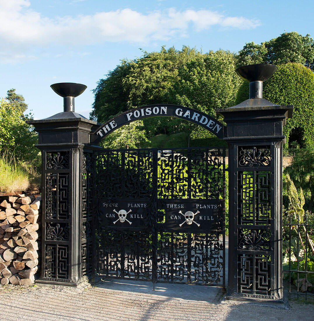 Eingang zum weltberühmten Poison Garden im Alnwick Garden, Alnwick, Northumberland, England