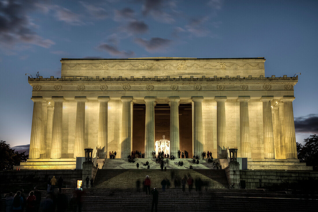 Lincoln Memorial in der Abenddämmerung, Washington D.C., Vereinigte Staaten von Amerika