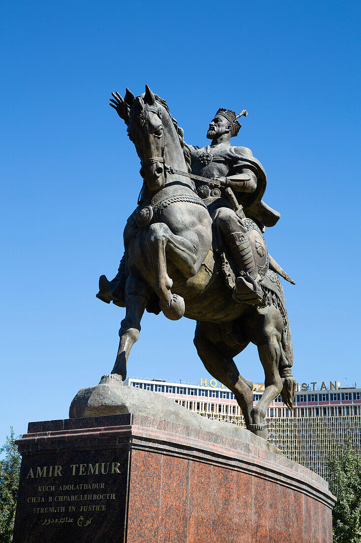 Amir-Temur-Denkmal auf dem Amir-Temur-Platz, Taschkent, Usbekistan