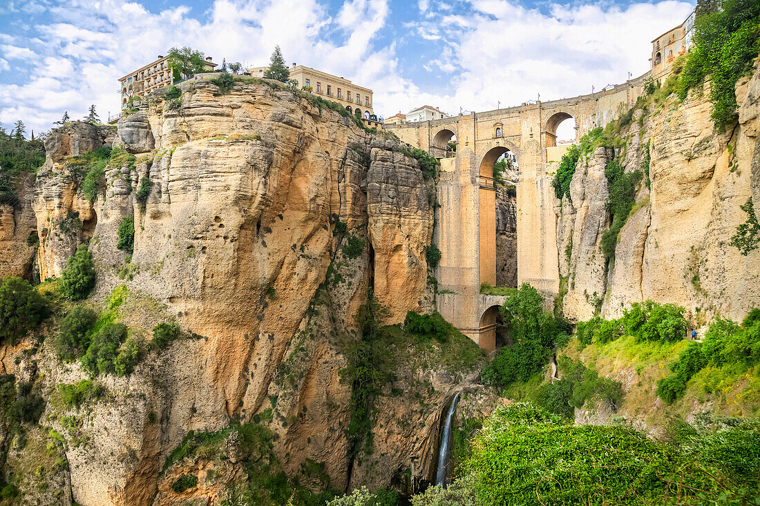 Die Puente Nuevo in der Schlucht von El Tajo, Ronda, Malaga, Spanien