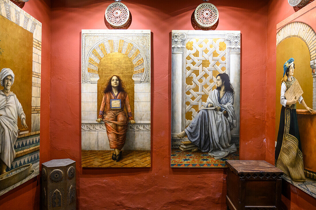 Kunstwerk, das eine jüdische Frau in einem Raum mit roten Wänden darstellt, Jüdisches Viertel von Cordoba, Cordoba, Spanien