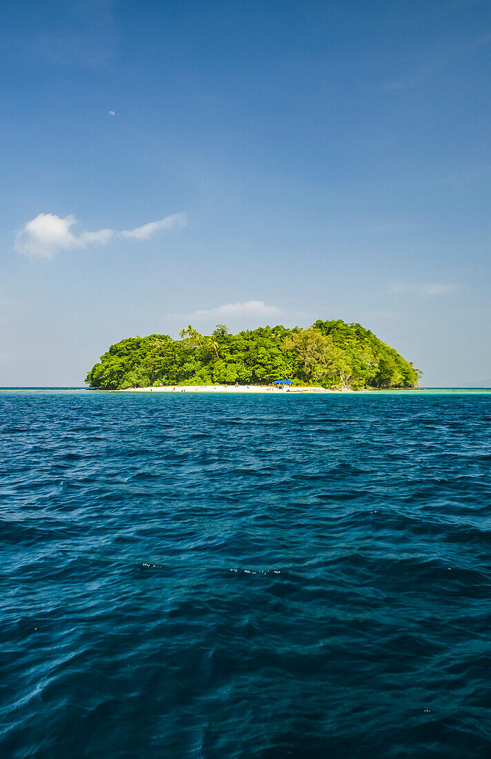 Verlassene tropische Insel vor der Küste von Papua-Neuguinea,Deka Deka Island,Milne Bay Province,Papua-Neuguinea
