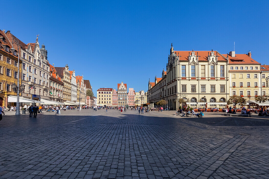 Breslauer Marktplatz im Stadtzentrum an einem sonnigen Tag, Breslau (Wroclaw), Schlesien, Polen