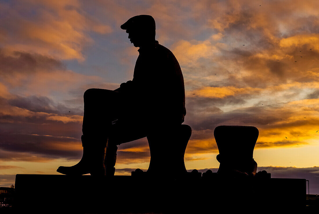 Fiddler's Green Fishermen's Memorial, eine Statue für verlorene Fischer, North Shields, Tyne and Wear, England