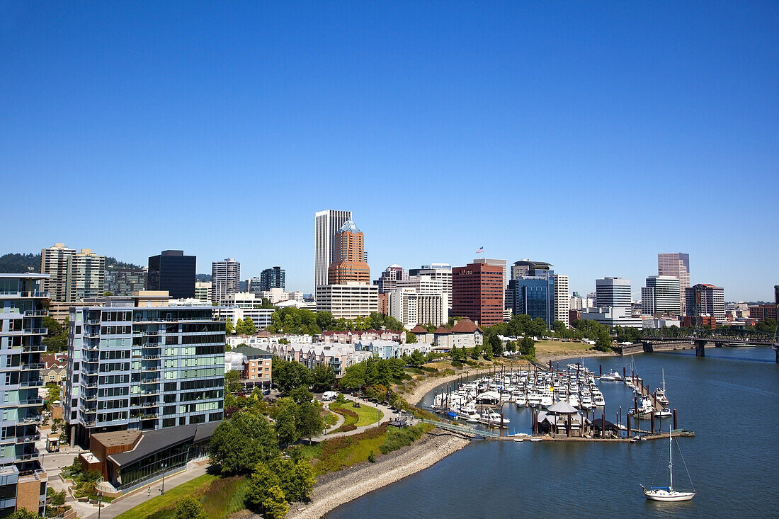 RiverPlace Viertel und Hafen am Willamette River,Portland,Oregon,Vereinigte Staaten von Amerika