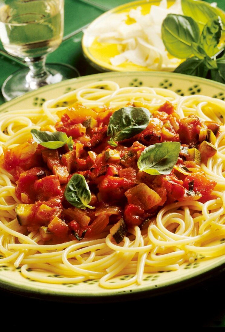 Spaghetti alla napoletana (Spaghetti mit Tomatensauce)