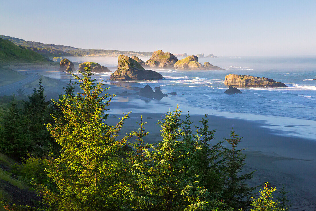 Morgenlicht verschönert Cape Sebastian an der Küste von South Oregon,Oregon,Vereinigte Staaten von Amerika