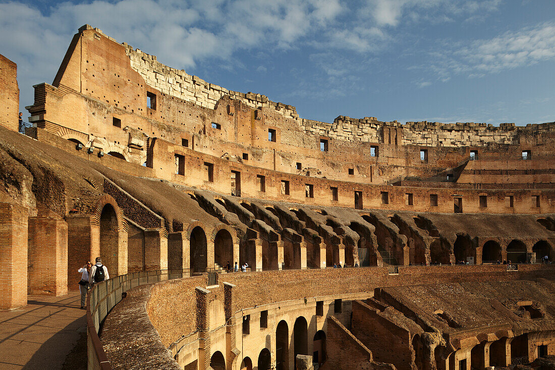Im Inneren des Kolosseums, Rom, Italien, im Zentrum von Rom, Italien.