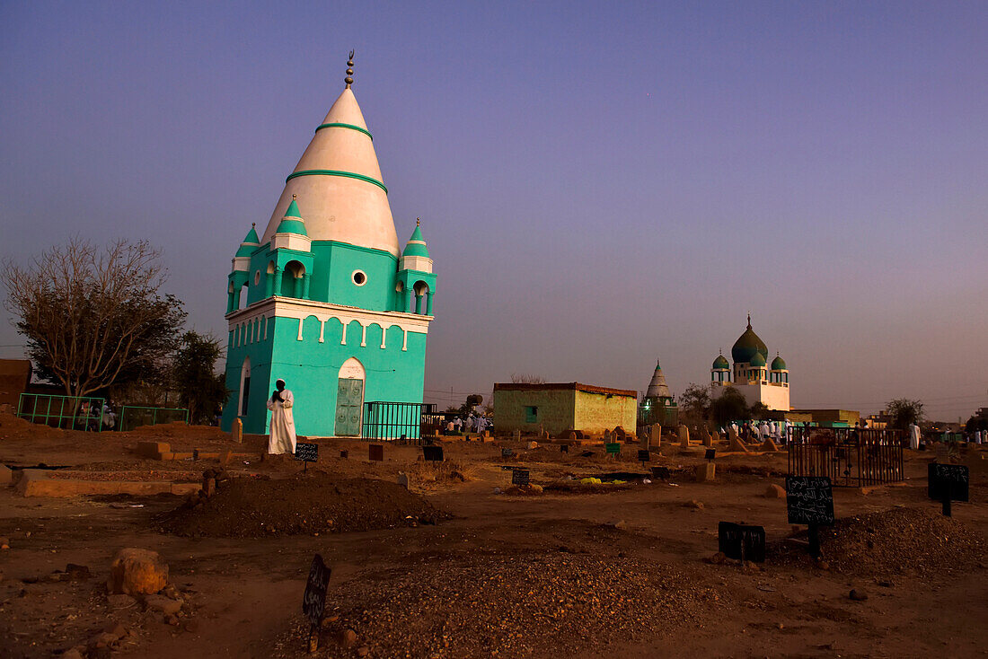 Eine typisch nubische Moschee mit lebhaften Farben,Sudan,Afrika.