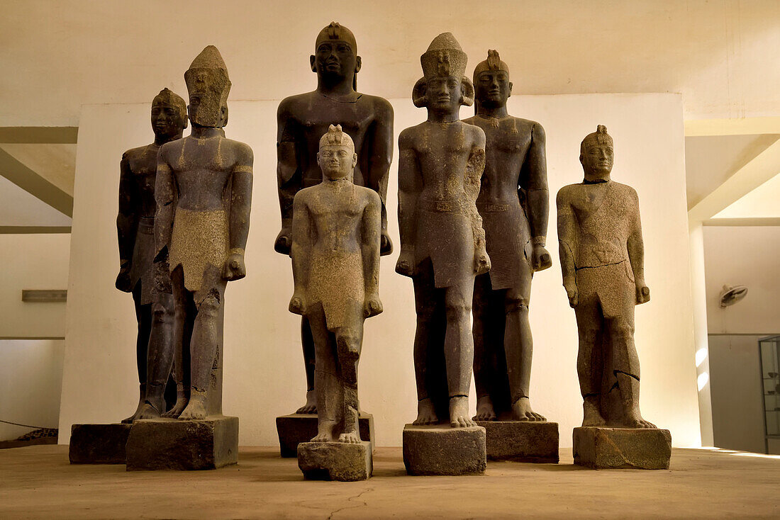 Bis zu drei Meter hohe Statuen nubischer Könige wurden in der nubischen Hauptstadt Kerma gefunden.,Kerma,Sudan,Afrika.