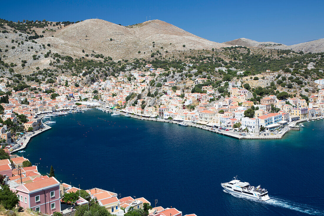 Boote im Hafen von Gialos auf der Insel Symi (Simi), Dodekanes-Inselgruppe, Griechenland, Gialos, Symi, Dodekanes, Griechenland