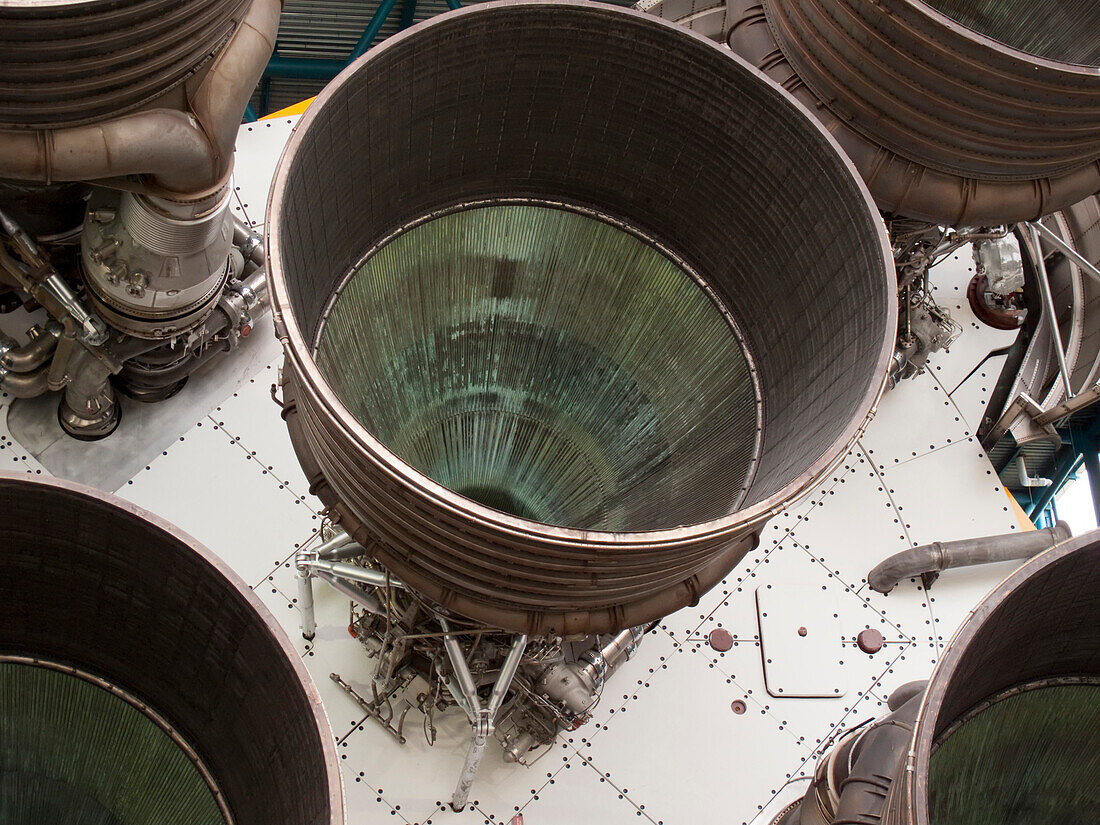 Nahaufnahme der 363 Fuß hohen Saturn V-Rakete im Kennedy Space Center in Orlando, Florida, Orlando, Florida, Vereinigte Staaten von Amerika