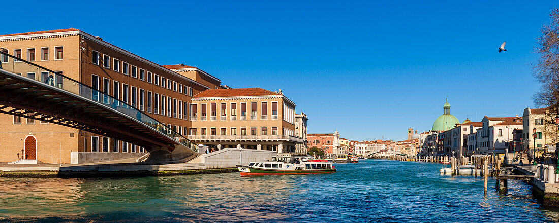 Calatrava Bridge (Ponte della Costituzione) over the Grand Canal,Venice,Veneto,Italy