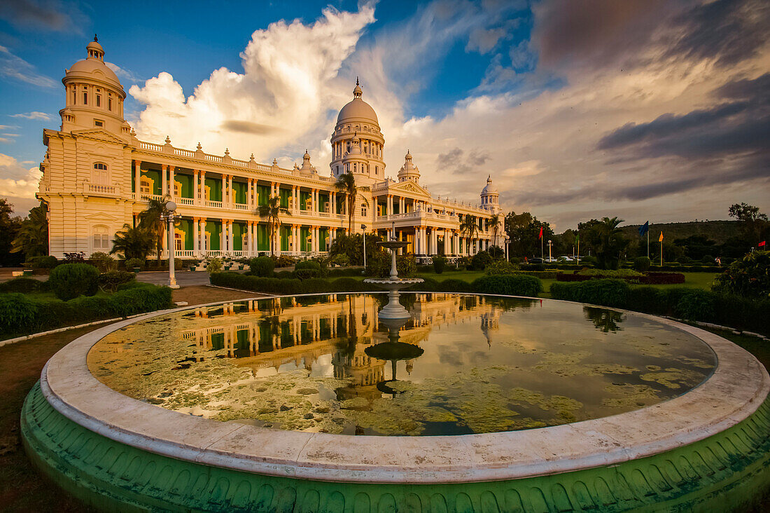 Ehemaliger Palast des Maharadschas von Mysore, Indien, jetzt ein Hotel, Mysore, Rajasthan, Indien