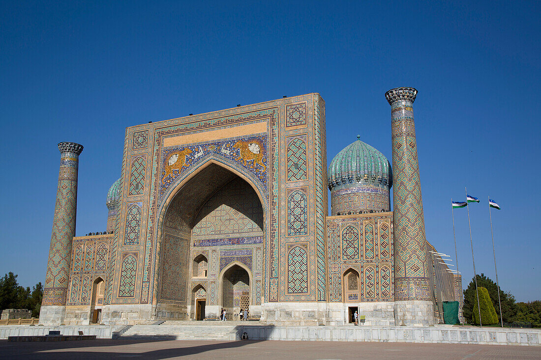 Sherdor Madrassah (completed 1636) in Registan Square,Samarkand,Uzbekistan