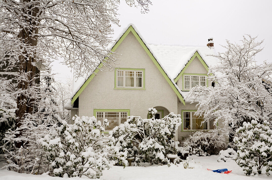 Haus im Winter, Point Grey, Vancouver, Britisch-Kolumbien, Kanada