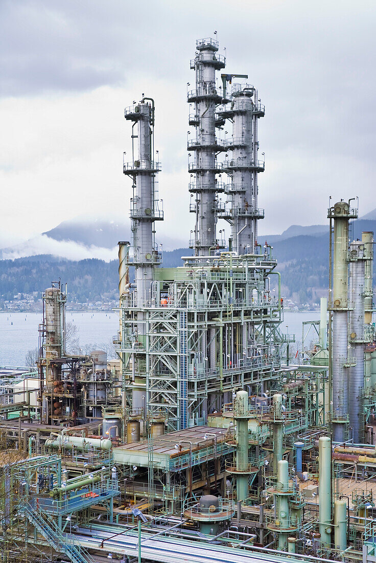 Chevron-Ölraffinerie am Burrard Inlet, Burnaby, British Columbia, Kanada