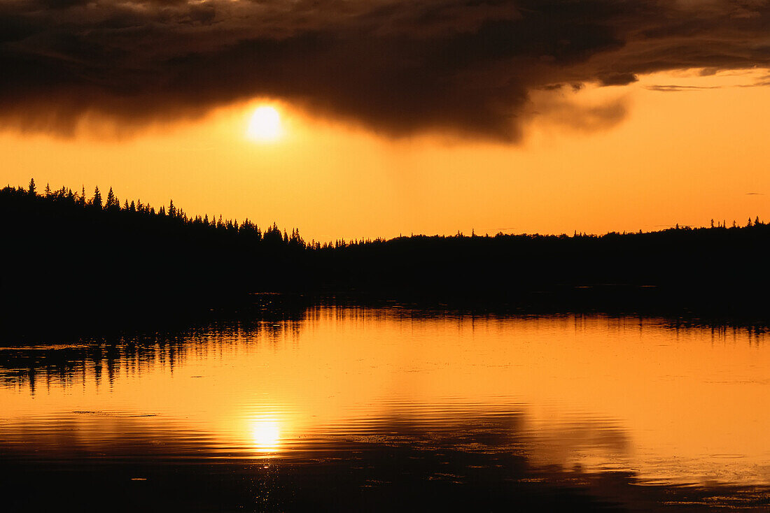 Sonnenuntergang am Hanging Heart Lake, Prince Albert National Park, Saskatchewan, Kanada