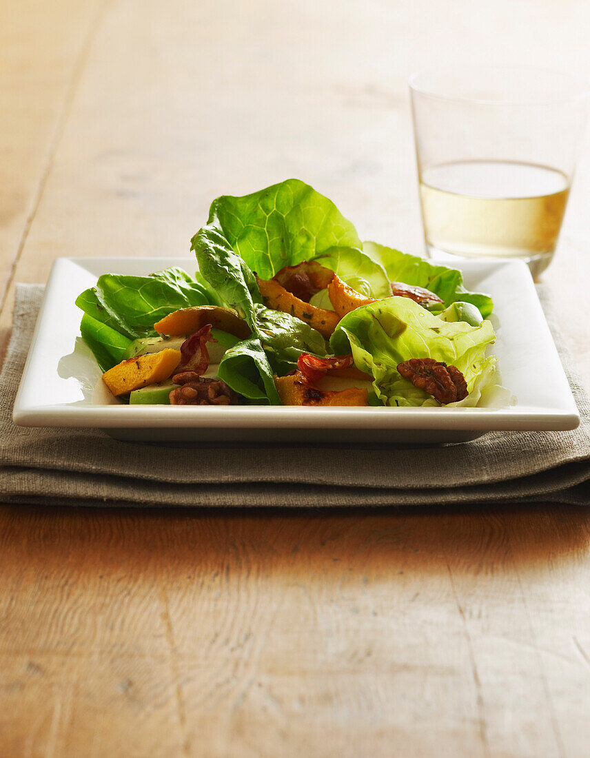 Kürbissalat auf dem Tisch