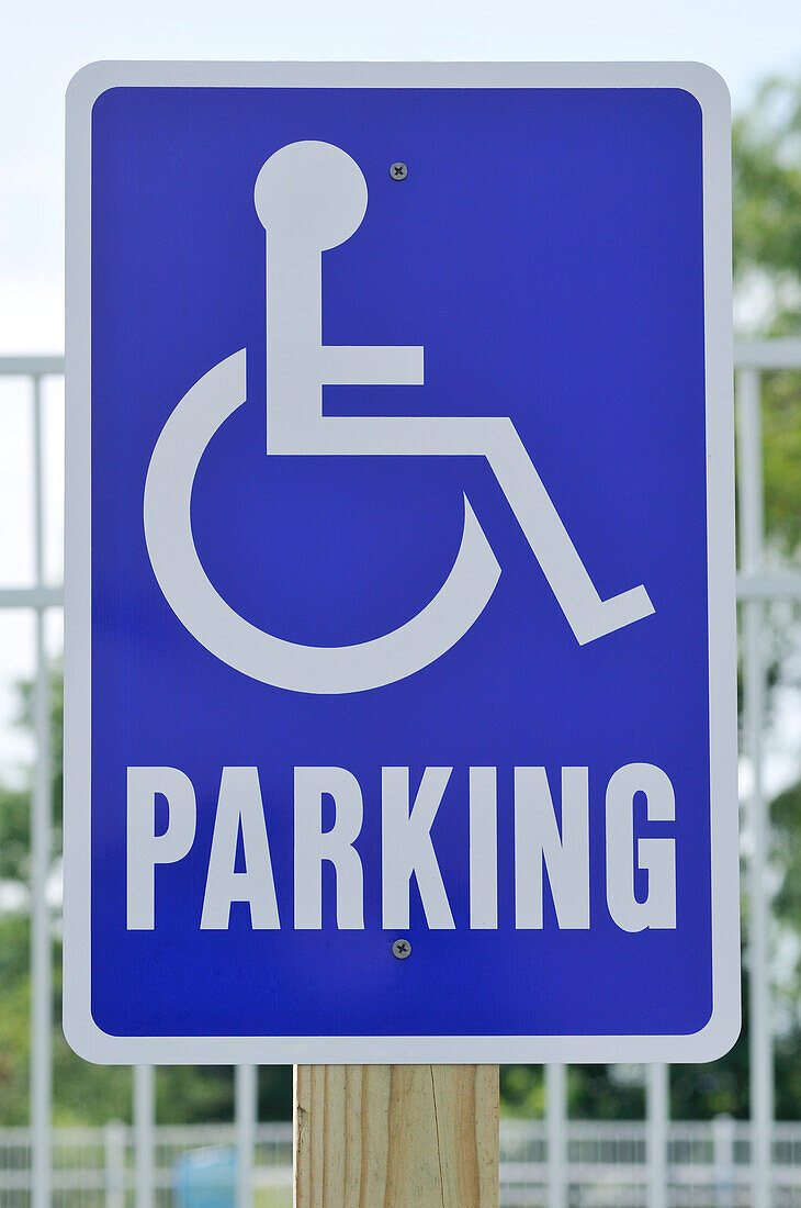 Rollstuhlgerechter Parkplatz
