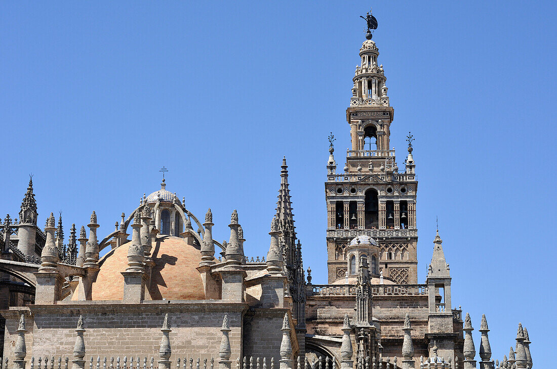 Außenansicht von La Giralda, Sevilla, Spanien