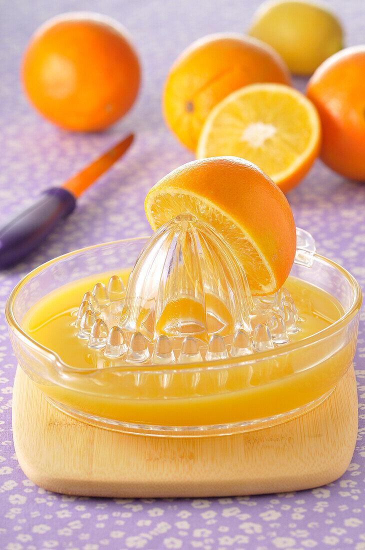 Oranges and Juicer