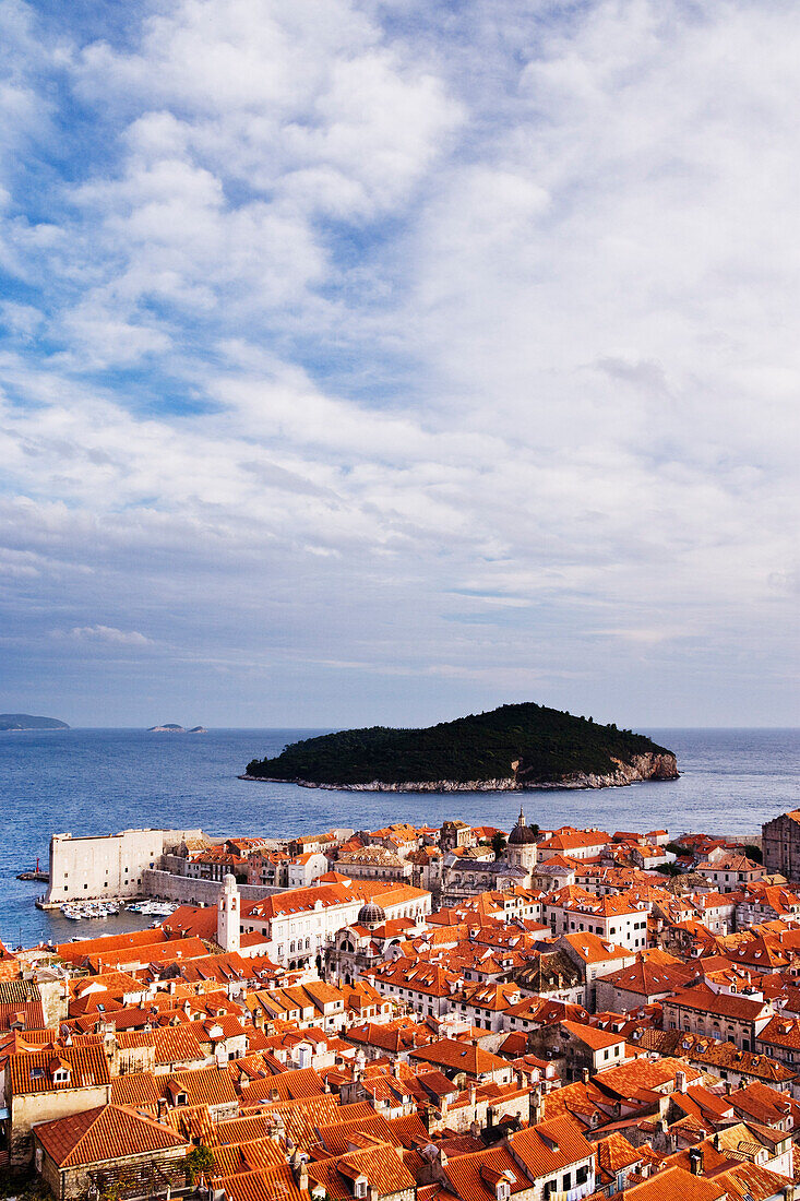 Die Altstadt von Dubrovnik und die Insel Lokrum, Kroatien