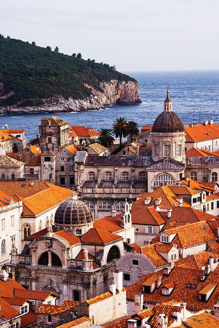 Die Altstadt von Dubrovnik und die Insel Lokrum, Kroatien