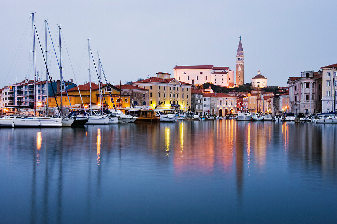 Stadt Piran in der Abenddämmerung,Slowenien