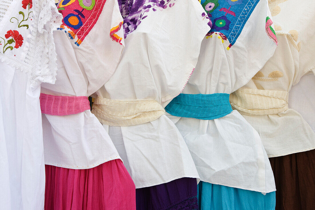 Traditionelle Frauenkleider,Oaxaca,Mexiko