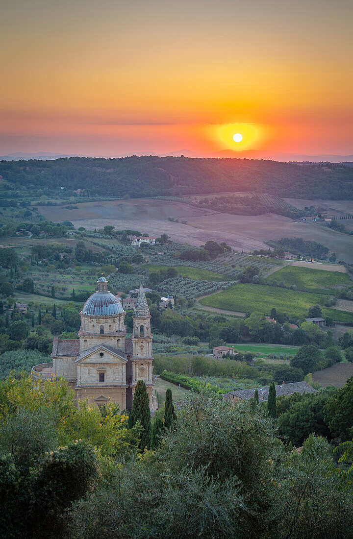 Blick auf Tempio di San Biagio Kirche bei Sonnenuntergang, Montepulciano, Provinz Siena, Toskana, Italien, Europa