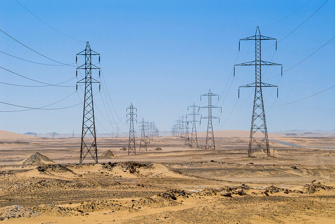 Stromleitungen,Westliche Wüste,Ägypten,Nordafrika,Afrika