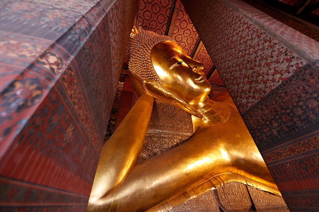 Wat Pho (Temple of the Reclining Buddha),big reclining golden Buddha statue (Phra Buddhasaiyas),Bangkok,Thailand,Southeast Asia,Asia