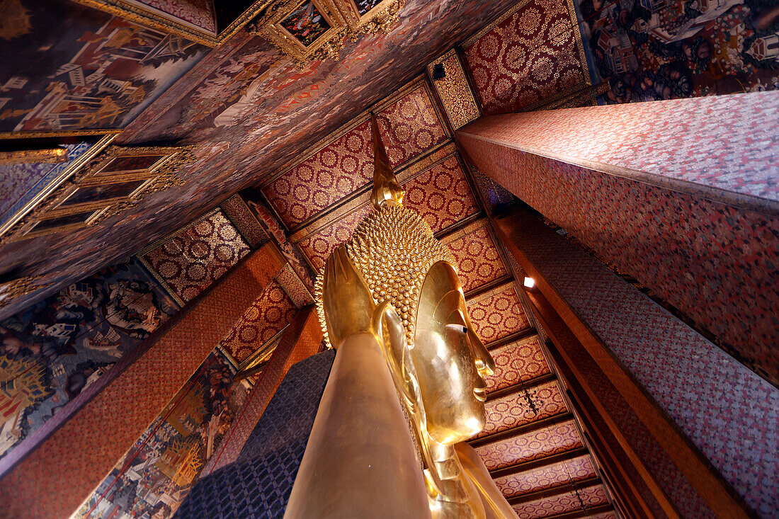 Wat Pho (Tempel des liegenden Buddha), große liegende goldene Buddha-Statue (Phra Buddhasaiyas), Bangkok, Thailand, Südostasien, Asien