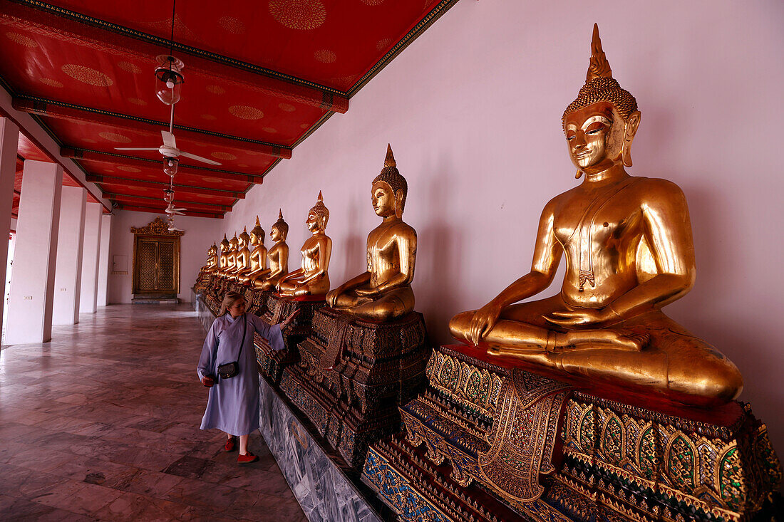 Row of golden Buddha statues,earth witness gesture,Wat Pho (Temple of the Reclining Buddha),Bangkok,Thailand,Southeast Asia,Asia