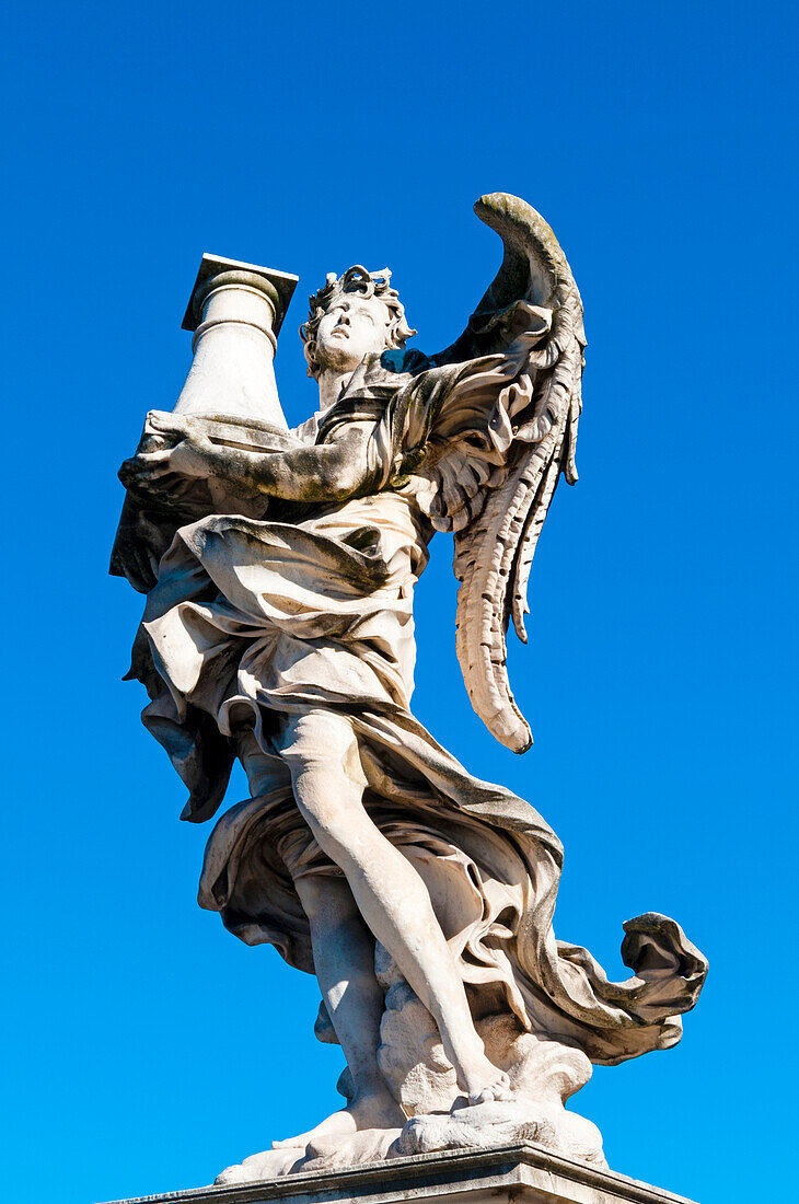 Engel mit Säule,Ponte St.Angelo,UNESCO-Weltkulturerbe,Rom,Latium (Lazio),Italien,Europa