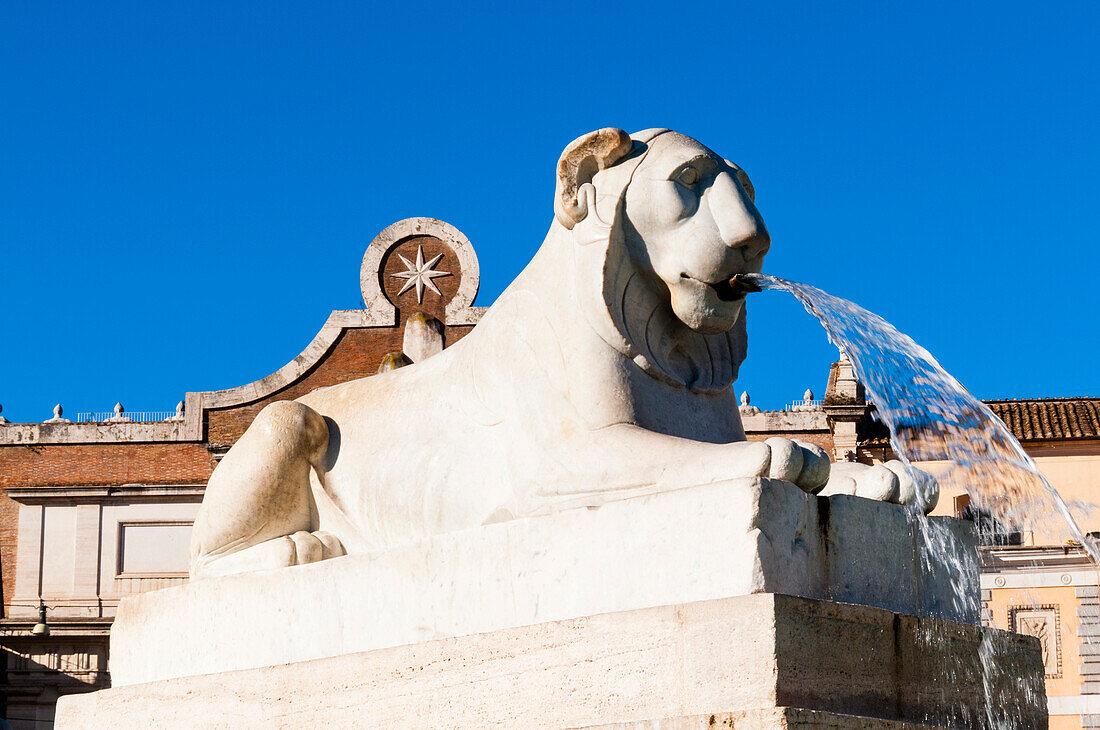 Löwe am Brunnen des Obelisken,Piazza del Popolo,UNESCO-Welterbe,Rom,Latium (Lazio),Italien,Europa