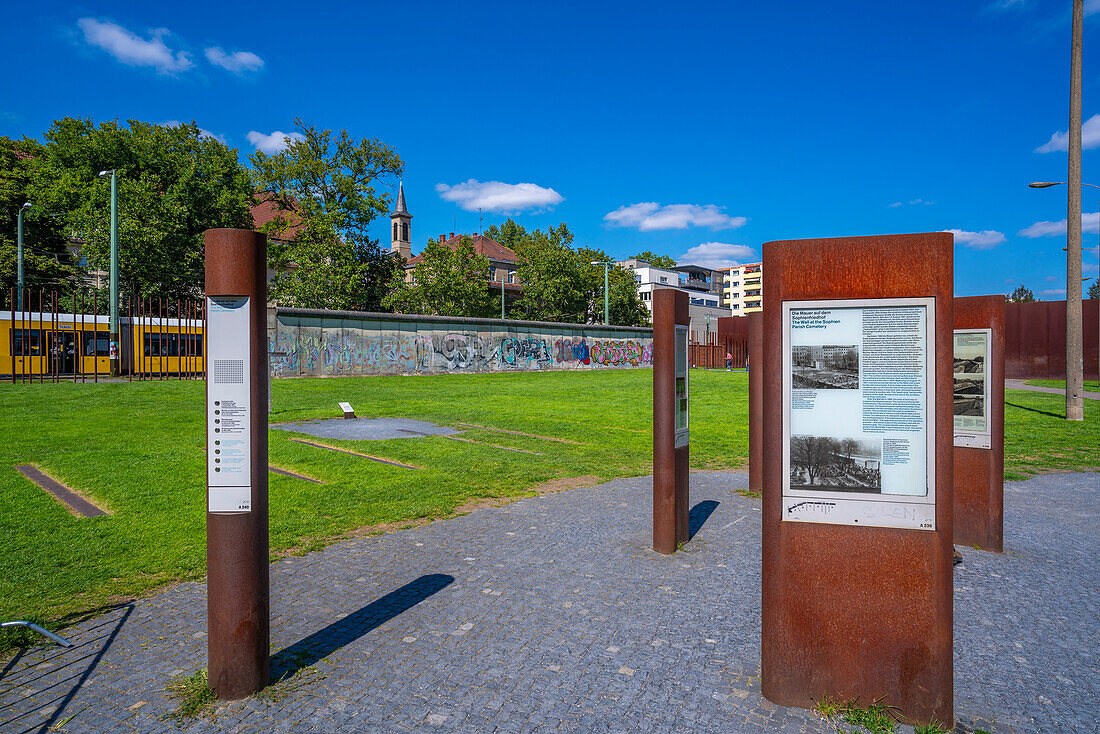 Blick auf die Gedenkstätte Berliner Mauer, Gedenkstätte Park, Bernauer Straße, Berlin, Deutschland, Europa
