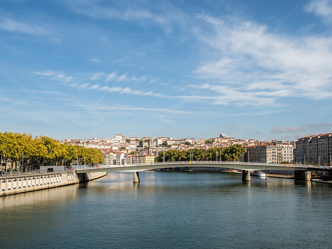 Kai und Pont Bonaparte, der Fluss Saone, Lyon, Auvergne-Rhone-Alpes, Frankreich, Europa