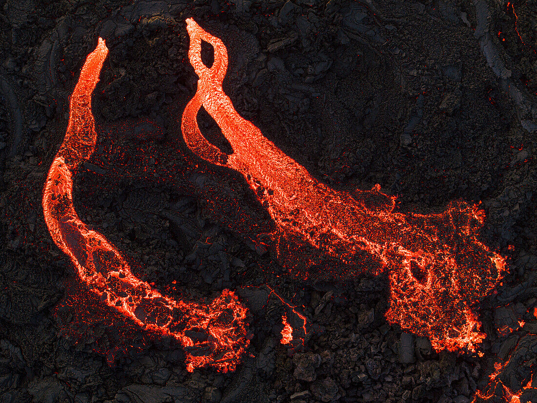 Luftaufnahme des Vulkans Litli-Hrutur während eines Ausbruchs, Halbinsel Reykjanes, Island, Polargebiete