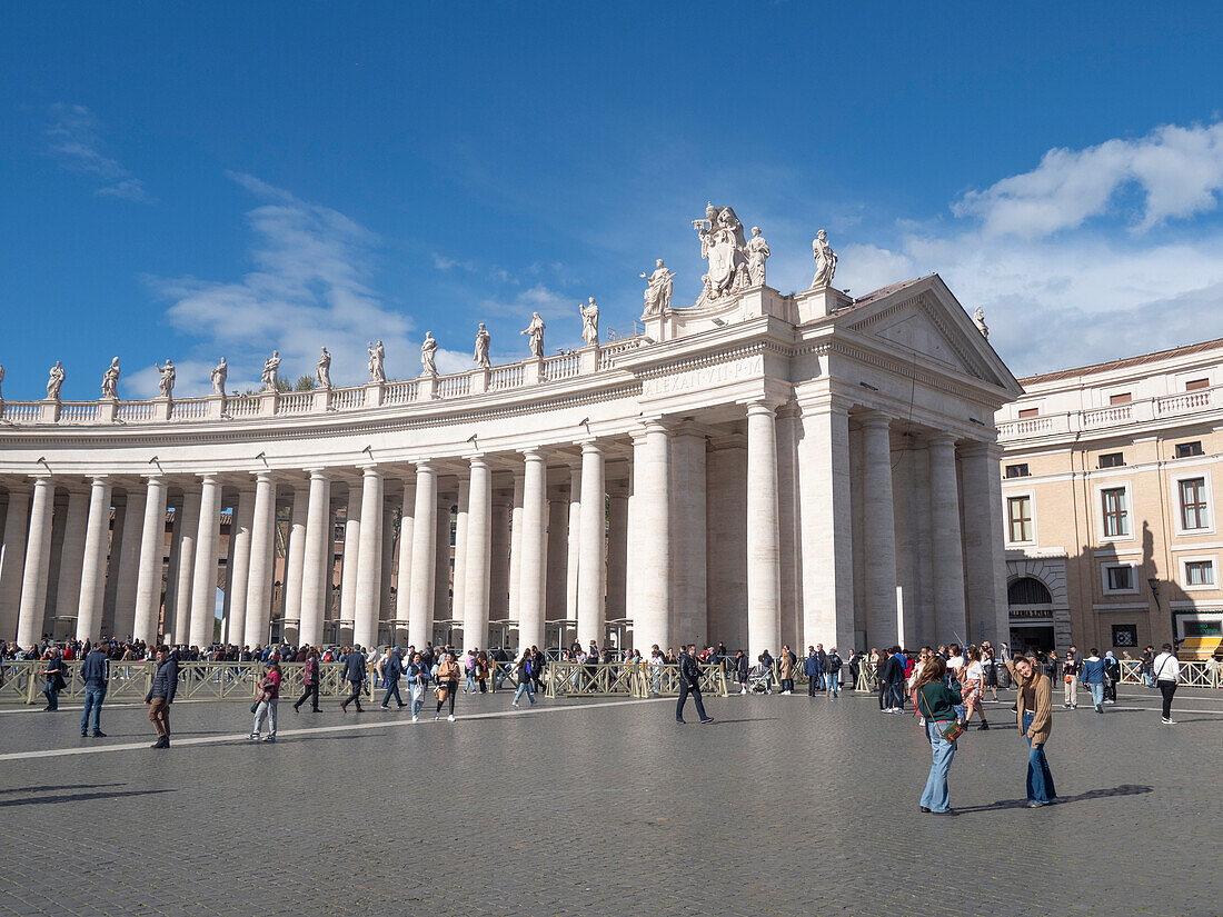 Bernini's Colonnade,St. Peter's Square,Vatican City,UNESCO World Heritage Site,Rome,Lazio,Italy,Europe